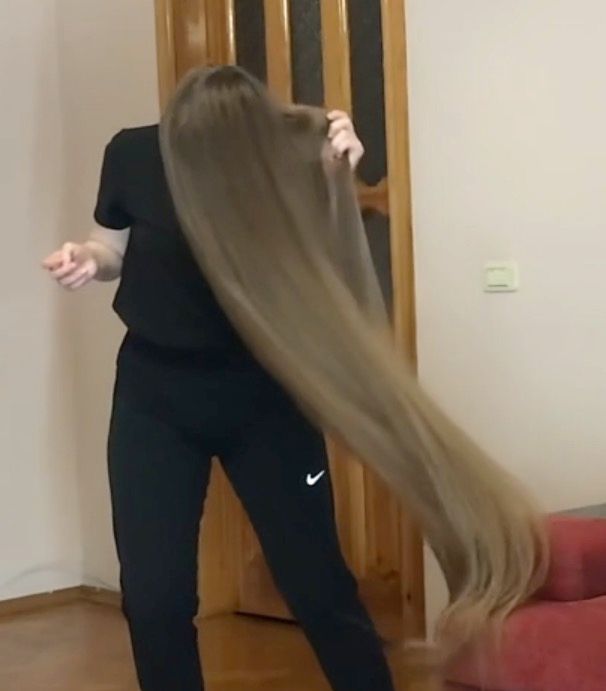 VIDEO - Rapunzel hair dancing and fun