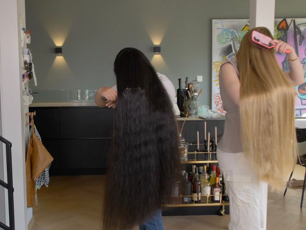 VIDEO - Two very impressive manes