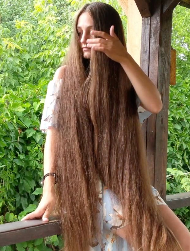 VIDEO - She has so much hair!