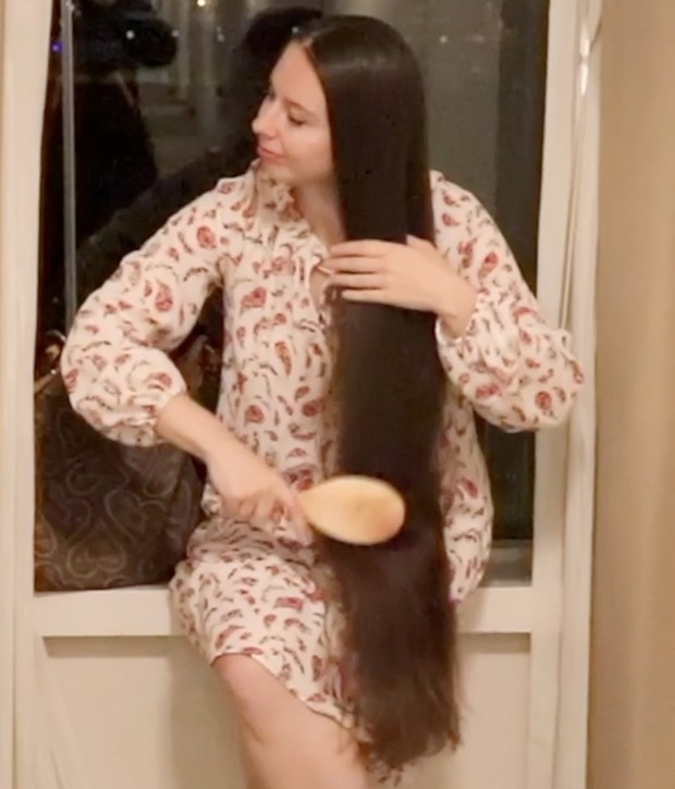 VIDEO - Antonia at the hotel