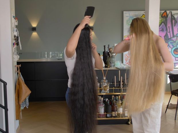 VIDEO - Two very impressive manes
