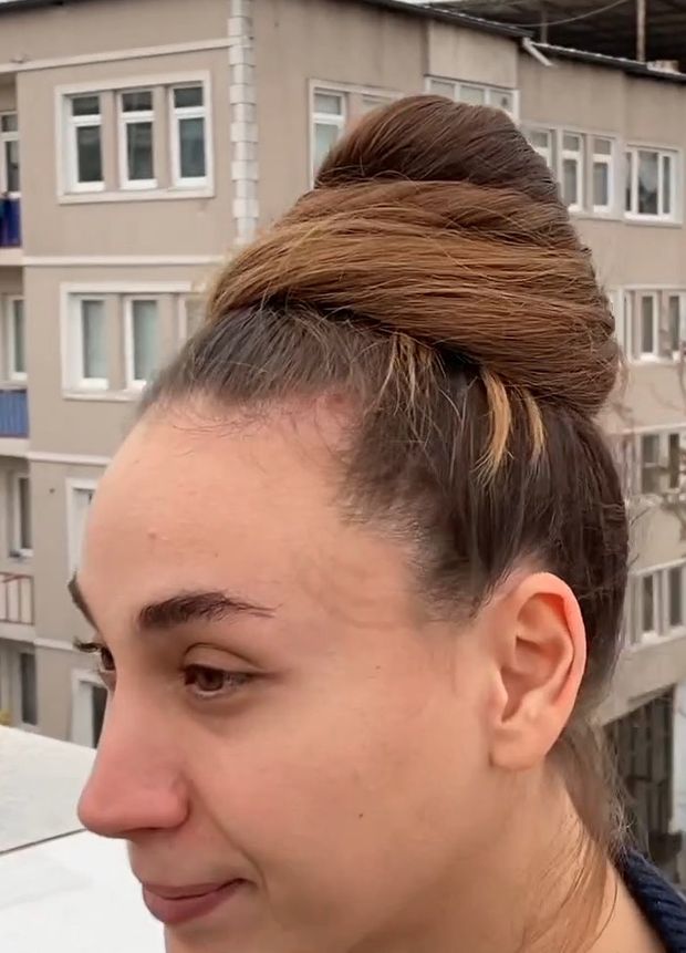 VIDEO - The girl with the huge buns