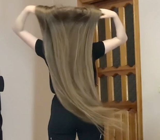 VIDEO - Rapunzel hair dancing and fun