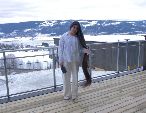 VIDEO - Hair display with a beautiful view