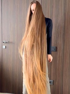 VIDEO - A silky Rapunzel-dance