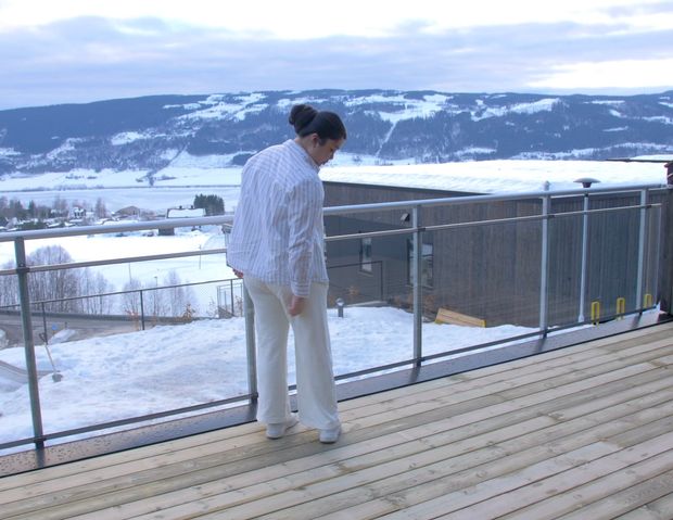 VIDEO - Hair display with a beautiful view