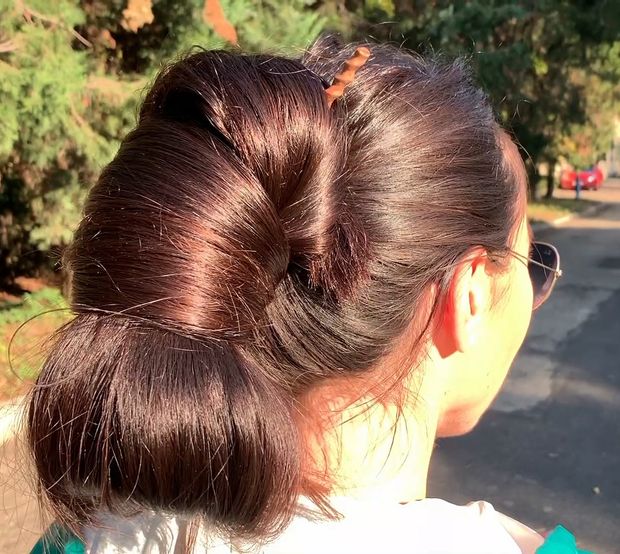 VIDEO - Huge, heavy buns, bangs and a lot of long hair