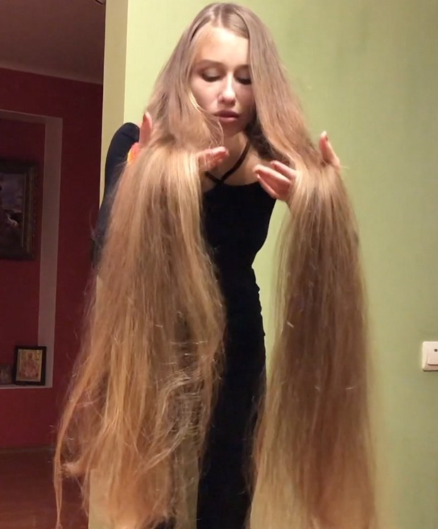VIDEO - The ultimate ponytails