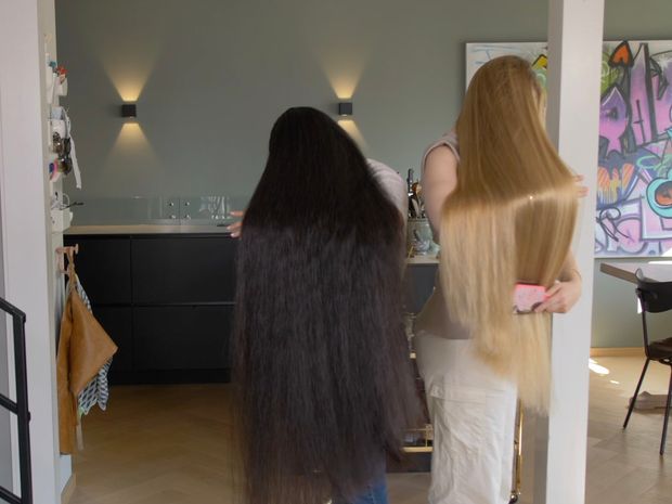 VIDEO - Two very impressive manes