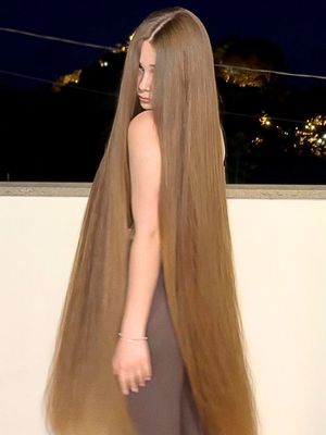 VIDEO - Very thick, gorgeous hair