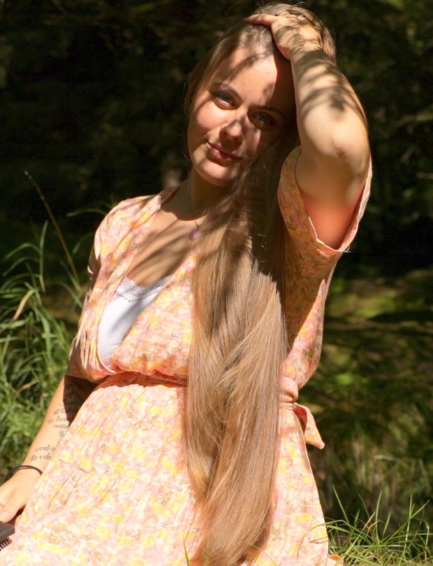 VIDEO - Magical hair brushing