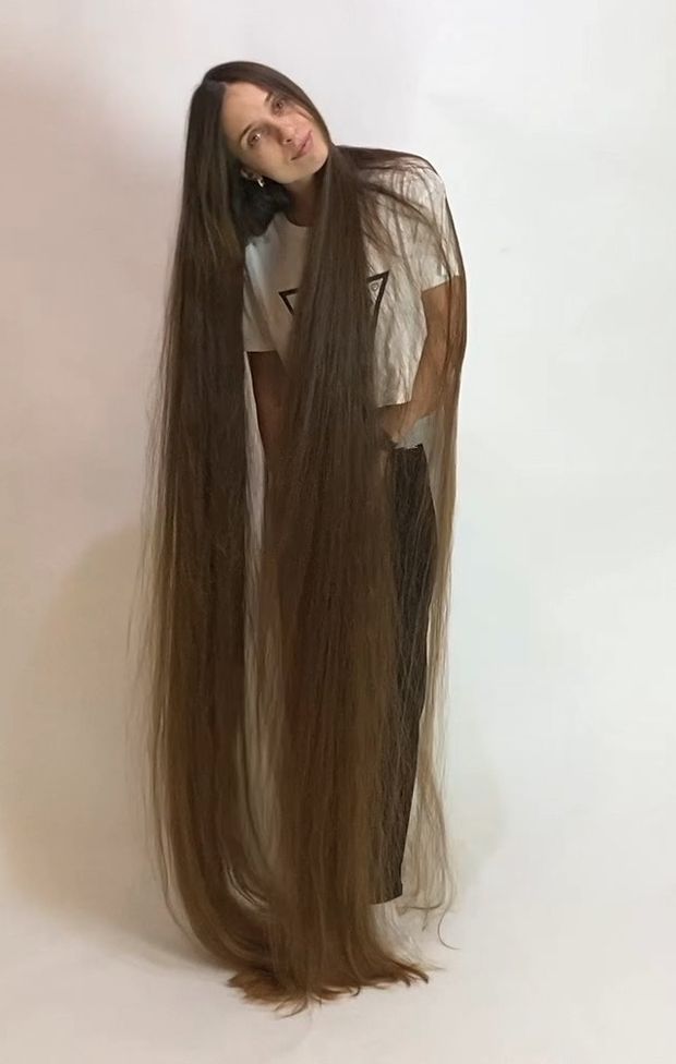 VIDEO - The DEFINITION of perfect long hair