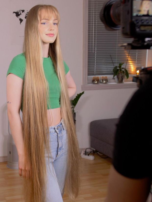 VIDEO - Very beautiful hair display BTS