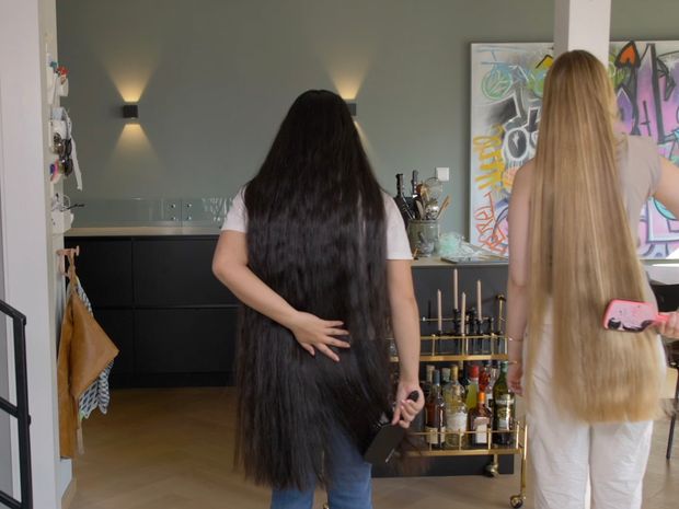 VIDEO - Two very impressive manes