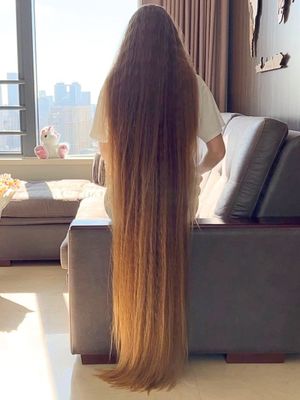 VIDEO - Ultra long blonde hair show (part 1)