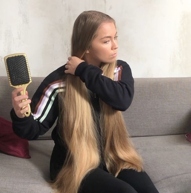 VIDEO - Selma&#x27;s brushing and braiding