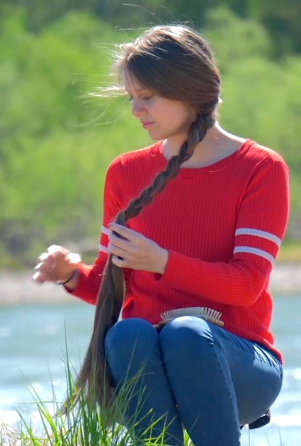 VIDEO - Rapunzel sitting by the water