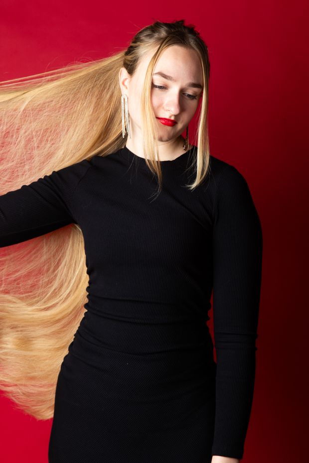 PHOTO SET - One big ponytail photoshoot