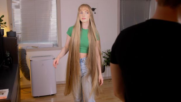 VIDEO - Very beautiful hair display BTS