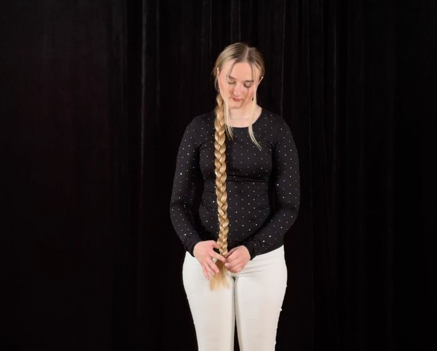 VIDEO - Braids and buns display