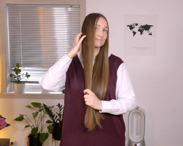 VIDEO - Veronica&#x27;s hair oiling