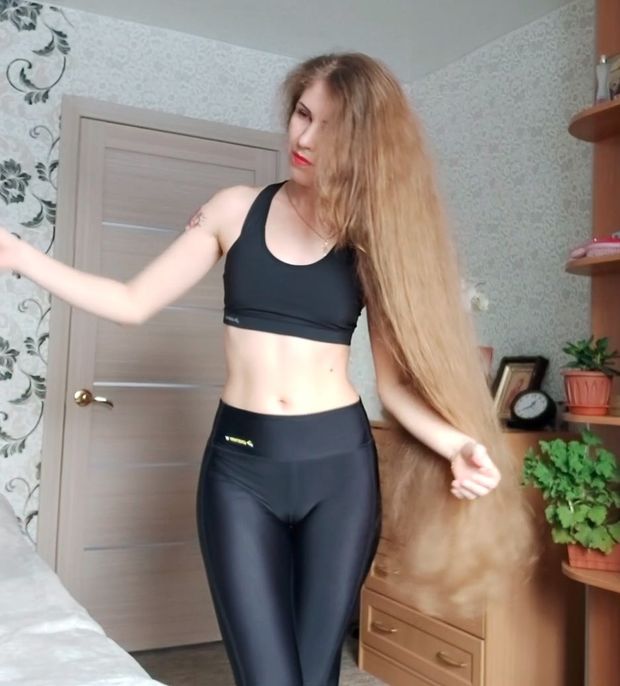 VIDEO - A massive mane and folded hair