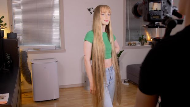 VIDEO - Very beautiful hair display BTS