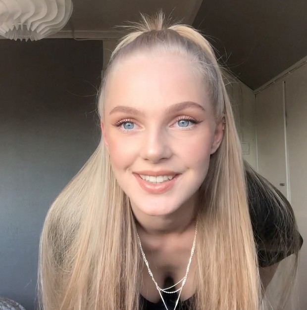 VIDEO - Victoria&#x27;s ponytail