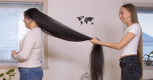 VIDEO - Impressed by her hair length
