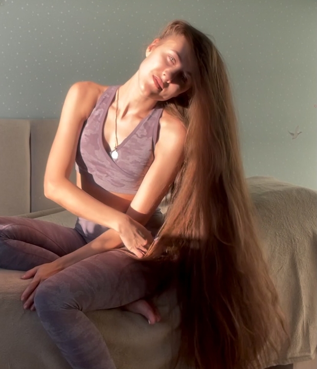 VIDEO - Kristina&#x27;s hair display show