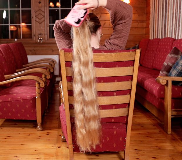 VIDEO - Perfect wavy ponytail sliding