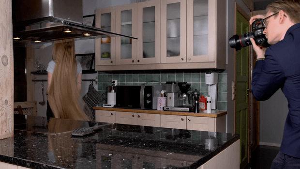 VIDEO - A Rapunzel&#x27;s photoshoot in the kitchen BTS
