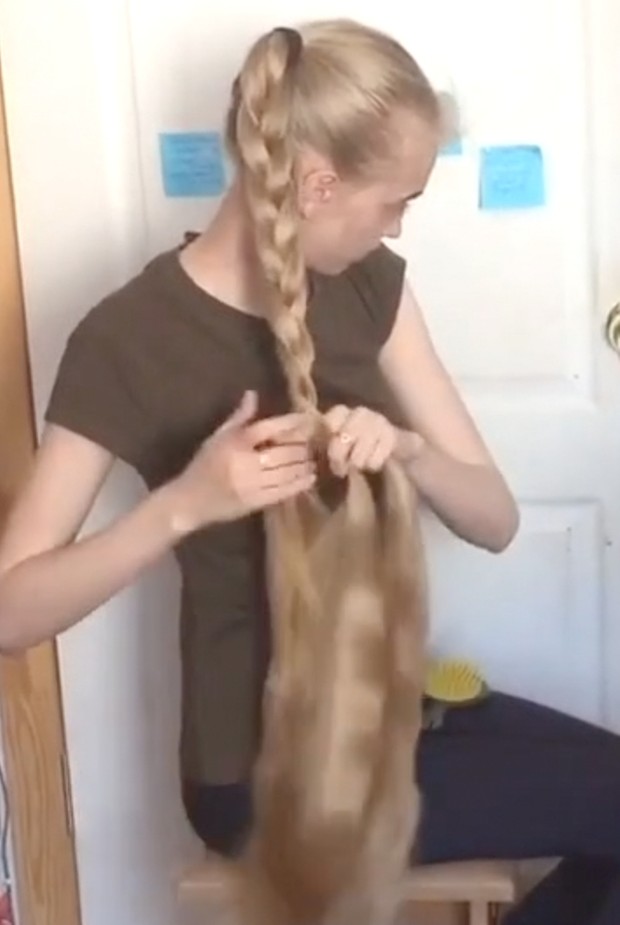 VIDEO - Brush, bun, braid