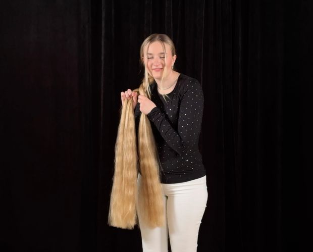 VIDEO - Braids and buns display