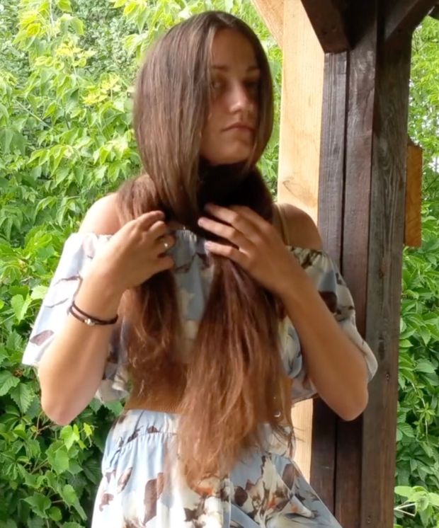VIDEO - She has so much hair!