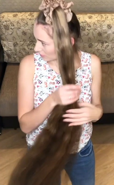 VIDEO - Katerina&#x27;s high ponytail