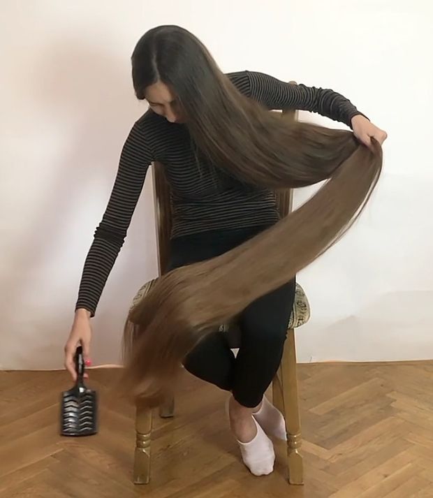 VIDEO - Super silky floor length hair