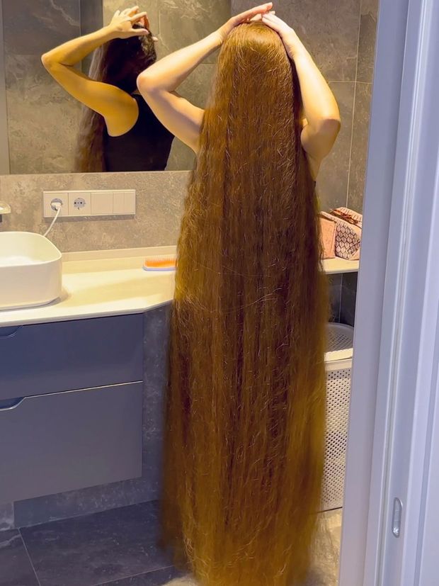 VIDEO - Enormous hair deluxe