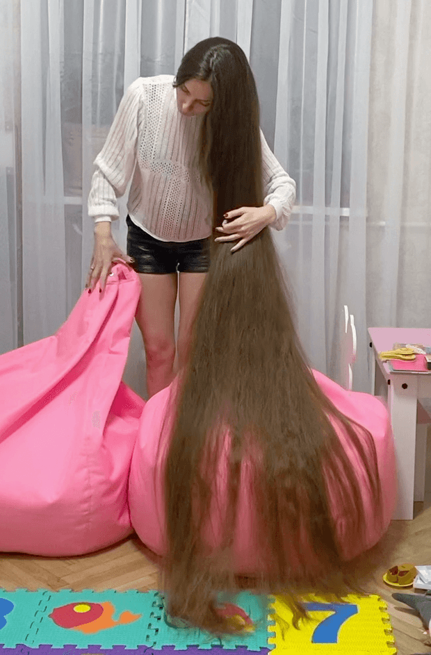 VIDEO - Endless fun with endless hair