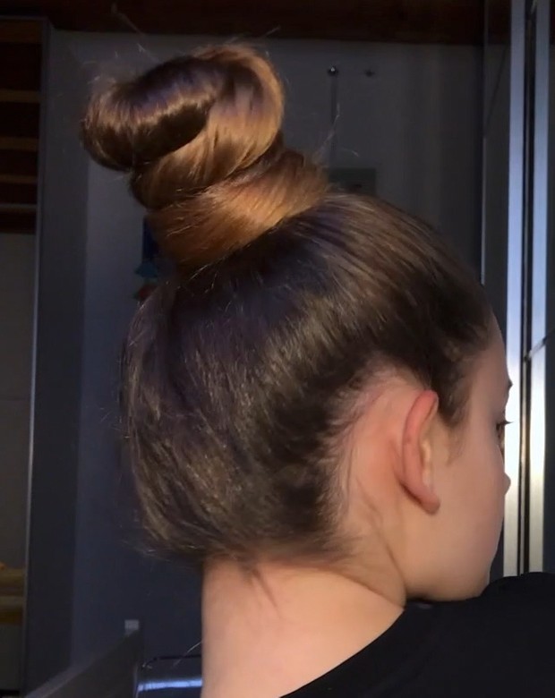 VIDEO - Ottavia&#x27;s thick hair play 2