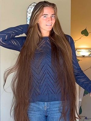 VIDEO - Katrina's healthy brown mane