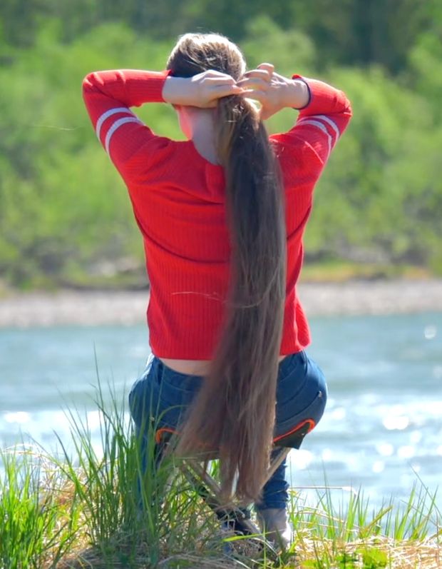 VIDEO - Rapunzel sitting by the water