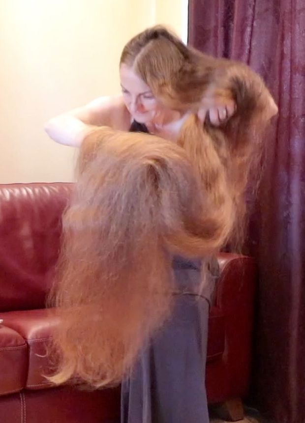 VIDEO - Rapunzel getting ready for the evening