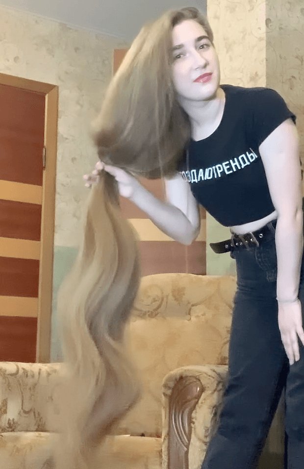 VIDEO - Soft, silky blonde knee length hair