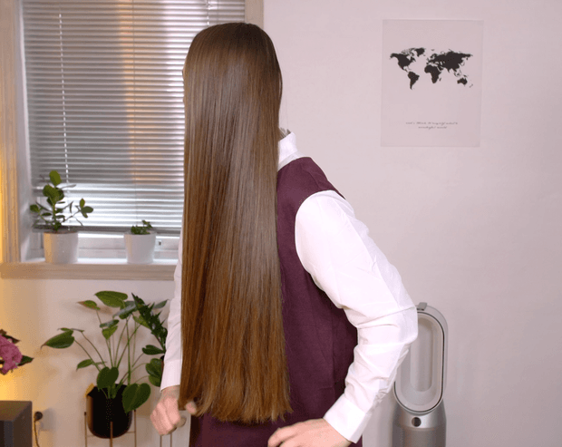 VIDEO - Veronica&#x27;s hair oiling