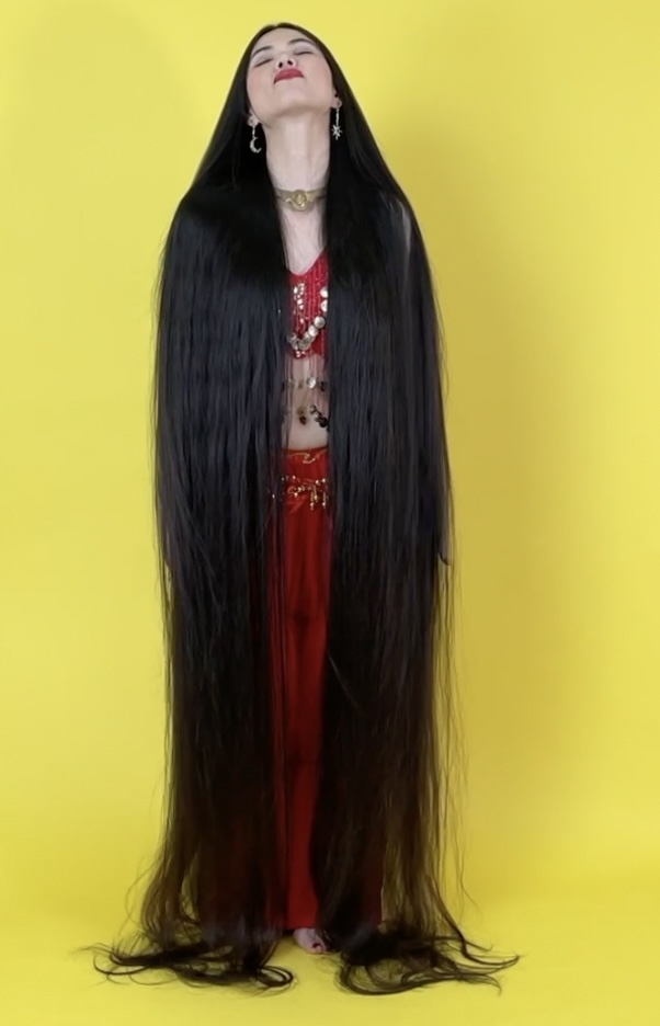 VIDEO - Beyond floor length hair belly dancer