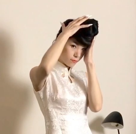 VIDEO - A lot of length, a lot of hair play