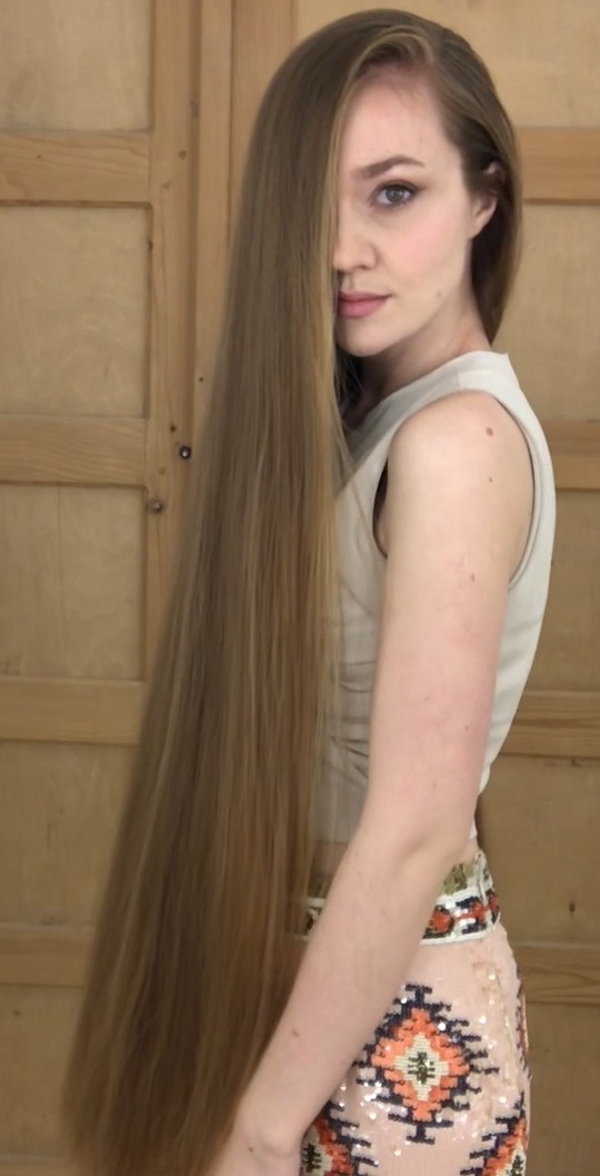 VIDEO - Covered in hair