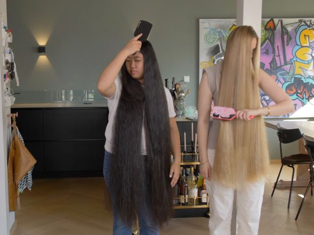 VIDEO - Two very impressive manes