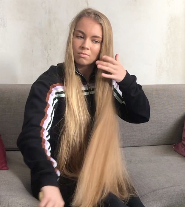 VIDEO - Selma&#x27;s brushing and braiding